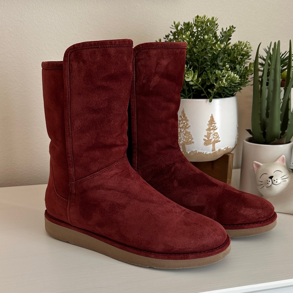 UGG Abree Burgundy Suede zip up Boots